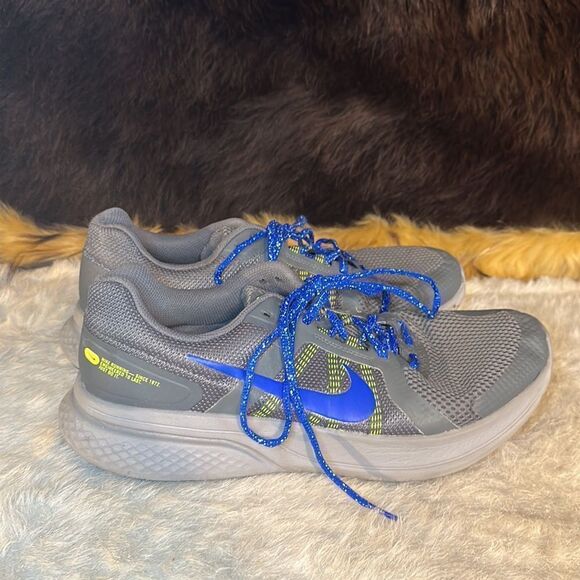 Nike shoes, 10.5 (6019) - Picture 2 of 7